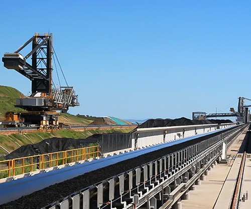 Image of a general duty m 24 conveyor belt conveying small stones to the processing plant